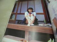村田あゆみ　ファースト写真集　常夏娘17歳　1999年10月01日発行　バウハウス　※画像の様に底部に赤線、カバー側面に焼け出ています。