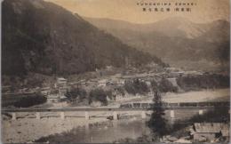 1000045■戦前 絵葉書■温泉街 湯之島全景★機関車