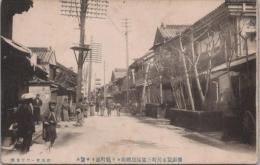 1000186■戦前 絵葉書■横須賀市元町三富屋旅館ヨリ旭町通リチ望ム　画鋲あと