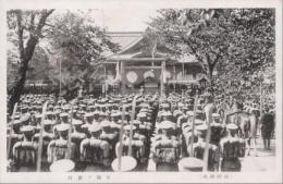 1000411■戦前 絵葉書■靖国神社 軍隊の参拝(軍隊 兵士 多数)