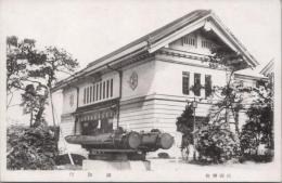 1000424■戦前 絵葉書■靖国神社　国防館（建物 大砲)