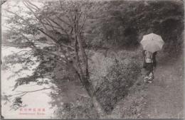 1000742■戦前 絵葉書■京都府　嵐山嵐峡紅葉 (女性 着物　日傘)
