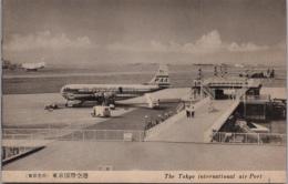 1000973■戦前 絵葉書■東京名所　東京国際空港　写真版　旅客機 PAA　パンアメリカン航空機 パンナム機 羽田空港 飛行機 東京名所 東京都AA　