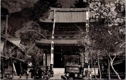 1001249■戦前 絵葉書■谷汲山 華厳寺仁王門（レトロカー　クラシックカー 自動車 自転車)