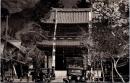 1001249■戦前 絵葉書■谷汲山 華厳寺仁王門（レトロカー　クラシックカー 自動車 自転車)