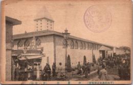 1001366■戦前 絵葉書■平和記念東京博覧会　水産館（はっぴ　看板　たばこ 仁丹 ファッション)