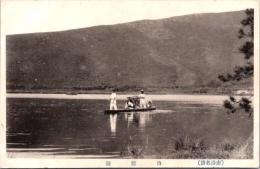 1001394■戦前 絵葉書■赤湯名勝　白瀧湖 (小舟　漕ぐ　日傘　扇子)