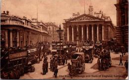 1001468■戦前 絵葉書■The Royal Exchange and Bank of England London　海外 外国 （馬車 バス)　