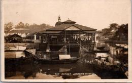 1001474■戦前 絵葉書■THE MARKET JOHORE BAHRU(船　舟 建物 時計台)海外 外国