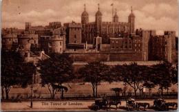 1001476■戦前 絵葉書■The Tower of London　（建物 ビル 馬車)　海外　外国　　
