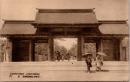 1001692■戦前 絵葉書■官幣大社熱田神宮　東門　女性　着物　日傘　子供 ファッション