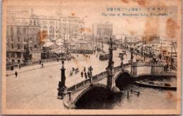 1001860■戦前 絵葉書■大東京　日本橋より三越を望む (建物 商店街 自転車　路面電車 ちんちん電車 レトロカー)