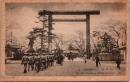 1001861■戦前 絵葉書■大東京 九段靖国神社(兵士行進 軍服　鳥居)