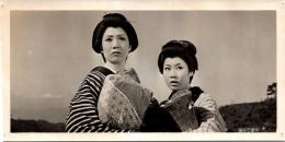 20001■映画　スチール写真　花かご道中　東千代之介　丘さとみ　美空ひばり