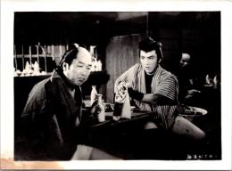 10009■映画　スチール写真 ■越後獅子祭り　松方弘樹　丘さとみ　　16.5cm×12cm　