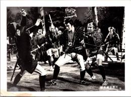 10010■映画　スチール写真 ■越後獅子祭り　松方弘樹　丘さとみ　　16.5cm×12cm　