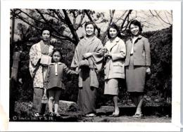 10029■映画　スチール写真 ■1961　女家族　三益愛子　新珠三千代　久我美子　黛ひかる　　16.5cm×12cm　　　