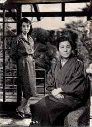 10032■映画　スチール写真 ■1961　女家族　三益愛子　新珠三千代　久我美子　黛ひかる　　15.5cm×11cm　　　