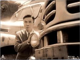 10036■映画　スチール写真 ■警察庁物語　堀雄二 （長田刑事）; 南原伸二 （宮川刑事）; 松本克平 （捜査第一課長）; 神田隆 （捜査主任）; 山本麟一 （金子刑事）; 花澤徳衛 （林刑事）; 関山耕司 15cm×11cm