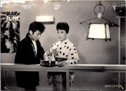 10044■映画　スチール写真 ■恋のおてもやん 美空ひばり・高倉健 15cm×11cm