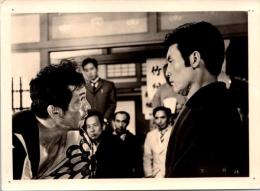 10050■映画　スチール写真 ■王将　三国連太郎　村田英雄　勝新太郎 16.5cm×11cm　