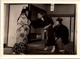 10053■映画　スチール写真 ■王将　三国連太郎　村田英雄　勝新太郎 16.5cm×11cm　