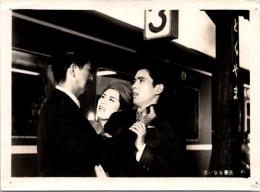 10057■映画　スチール写真 ■大いなる驀進　中村賀津雄　佐久間良子 16.5cm×12cm