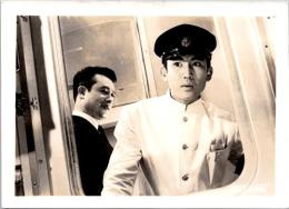 10059■映画　スチール写真 ■大いなる驀進　中村賀津雄　佐久間良子 16.5cm×12cm