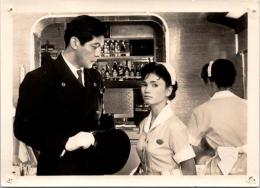 10062■映画　スチール写真 ■大いなる驀進　中村賀津雄　佐久間良子 16.5cm×12cm
