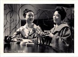 10072■映画　スチール写真 ■東京夜話　芥川比呂志・団令子　淡島千景　山崎努　16cm×12cm