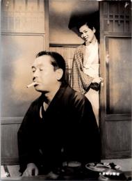 10085■映画　スチール写真 ■五番町夕霧楼　佐久間良子　田坂具隆　水上勉 15.5cm×11cm