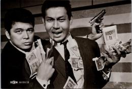10179■映画　スチール写真 ■現代悪党仁義　宍戸錠・二谷英明・桂小金治・小沢昭一・山本陽子　15.5cm×11cm　