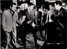 10191■映画　スチール写真 ■傷害恐喝前科十三犯　　宍戸錠　長門勇　丹波哲郎　峰京子　原恵子15.5cm×11cm　