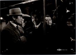 10198■映画　スチール写真 ■危険な商売 鉛をぶちこめ　宍戸錠/中原早苗　15.5cm×11cm　ピン穴