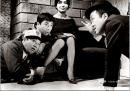 10220■映画　スチール写真 ■大日本殺し屋伝　 土方弘 宍戸錠 山本陽子 大村崑 由利徹　　15.5cm×11cm　