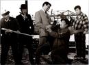 10224■映画　スチール写真 ■大日本殺し屋伝　 土方弘 宍戸錠 山本陽子 大村崑 由利徹　　15.5cm×11cm　