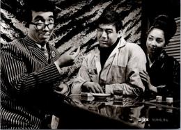 10225■映画　スチール写真 ■大日本殺し屋伝　 土方弘 宍戸錠 山本陽子 大村崑 由利徹　　15.5cm×11cm　
