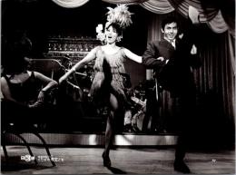 10232■映画　スチール写真 ■くたばれ悪党ども　鈴木清順・宍戸錠・笹森礼子　　15.5cm×11cm　