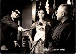 10246■映画　スチール写真 ■捨身の勝負　野川由美子　宍戸錠　刺青 タトゥー 15.5cm×11cm　
