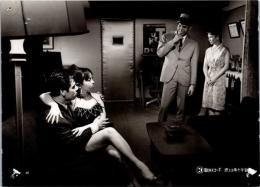 10257■映画　スチール写真 ■燃える南十字星　宍戸錠・松原智恵子　松原智恵子　南田洋子　15.5cm×11cm　ピン穴