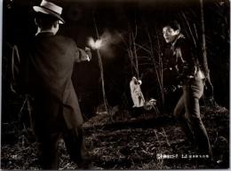 10273■映画　スチール写真 ■拳銃無頼帖　抜き射ちの竜　赤木圭一郎/浅丘ルリ子　15.5cm×11cm　ピン穴