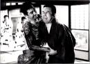 10283■映画　スチール写真 ■傷だらけの人生　鶴田浩二　工藤明子 15.5cm×11cm　ピン穴　刺青 タトゥー 　 裏面はがしあとによる痛み　