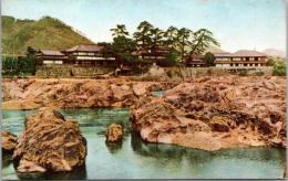 1002412■戦前 絵葉書■闘竜灘の料亭と光明寺のある五峰山を望む