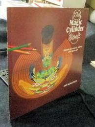 The Magic Cylinder Book　Hidden pictures to colour and discover 英語版