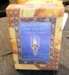 HEALING WITH THE ANGELS ORACLE CARDS　エンジェルの癒し　オラクルカード