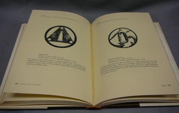 EARLY JAPANESE SWORD GUARDS Sukashi Tsuba 透鐔(Sasano Masayuki（笹野大行）) /  こもれび書房 / 古本、中古本、古書籍の通販は「日本の古本屋」 / 日本の古本屋