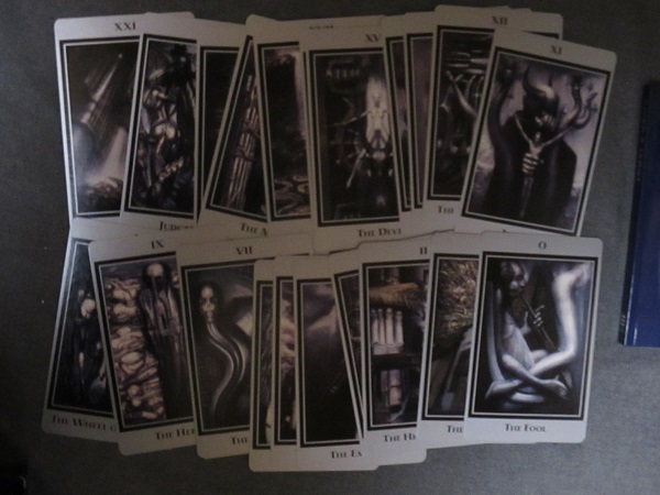 H.R. GIGER TAROT（H・R・ギーガー タロット）(H.R. Giger H・R 