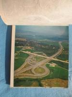 日本道路公団発行『東名高速道路写真集』