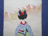 〈木版絵封筒・ポチ袋〉舞妓さん1『お狐様を紐で縛ってぶらぶら持ち歩く舞妓さん』