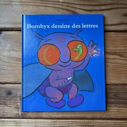 Bombyx dessine des lettres